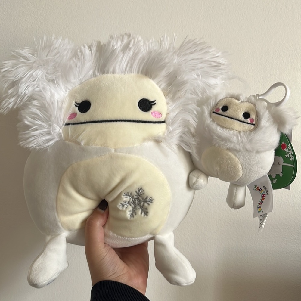 BNWT ever the winter Bigfoot squishmallow bundle, comes with little ever clip